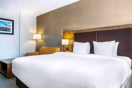 Quality Hotel Dorval Aeroport