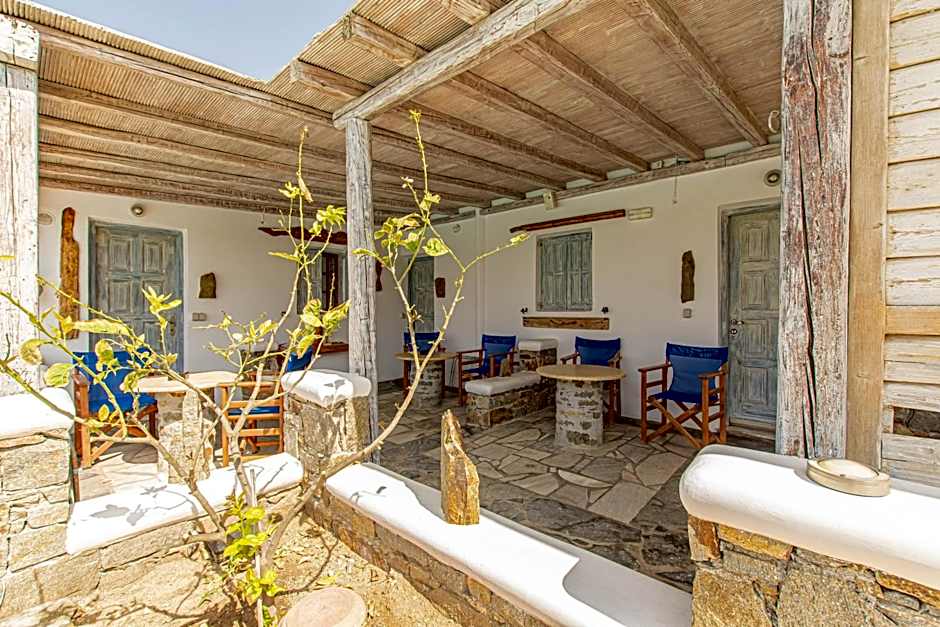 Peristeronas Village