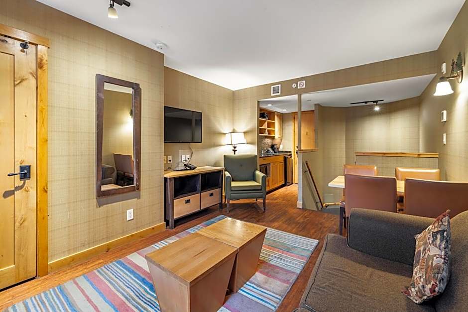 Fox Hotel And Suites