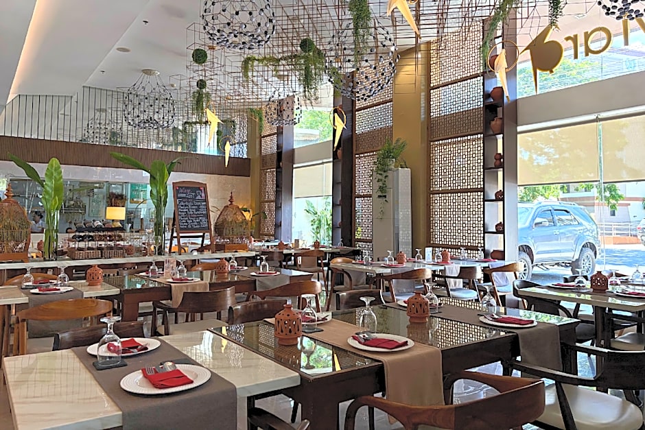 J7 Plaza Hotel