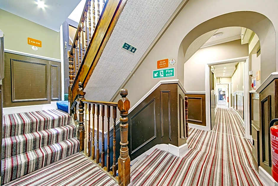 OYO Bostons Manor Hotel