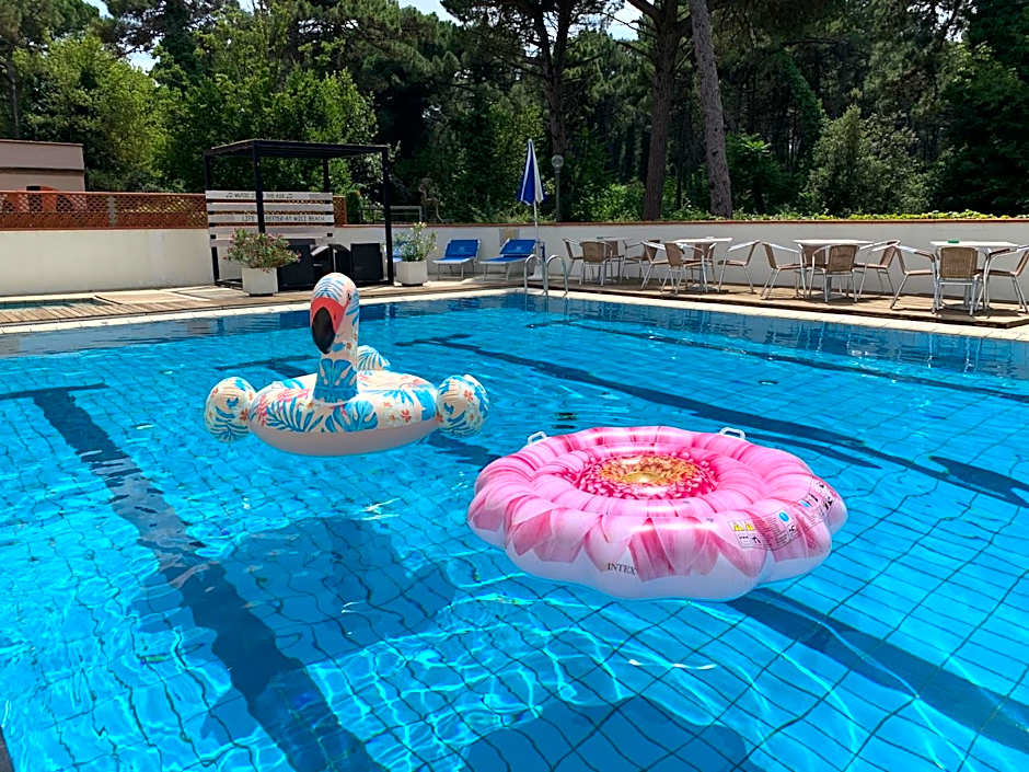 G&D Hotel Deanna Pool&Brunch