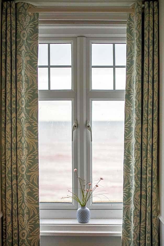 Photo 1 of 3 of Standard, Sea View