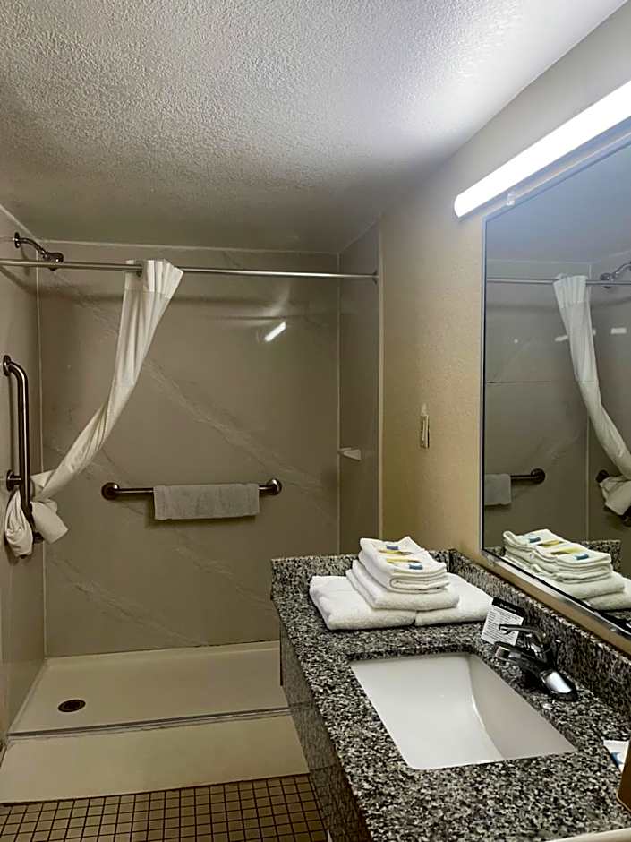 Hole Inn the Wall Hotel - Fort Walton Beach - Sunset Plaza - near Beaches & Hurlburt