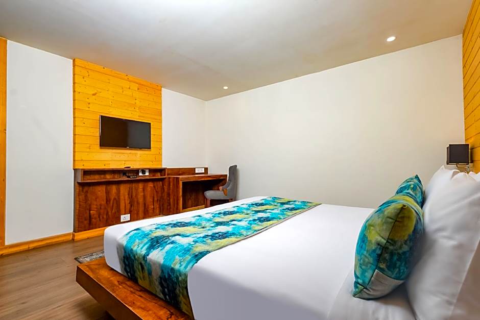 Yashshree Sanderling Mall Road