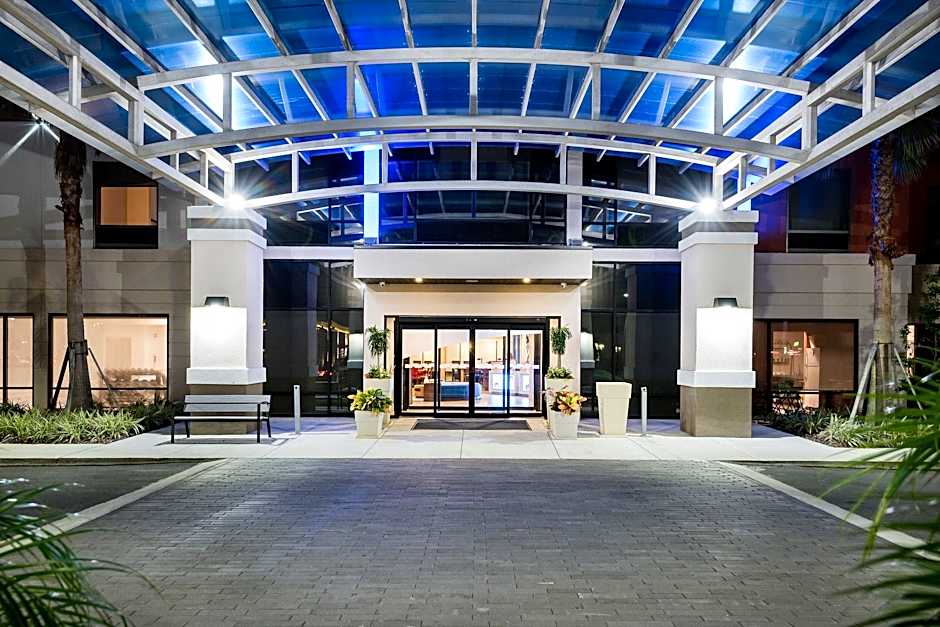 Holiday Inn Express & Suites Lakeland South By IHG
