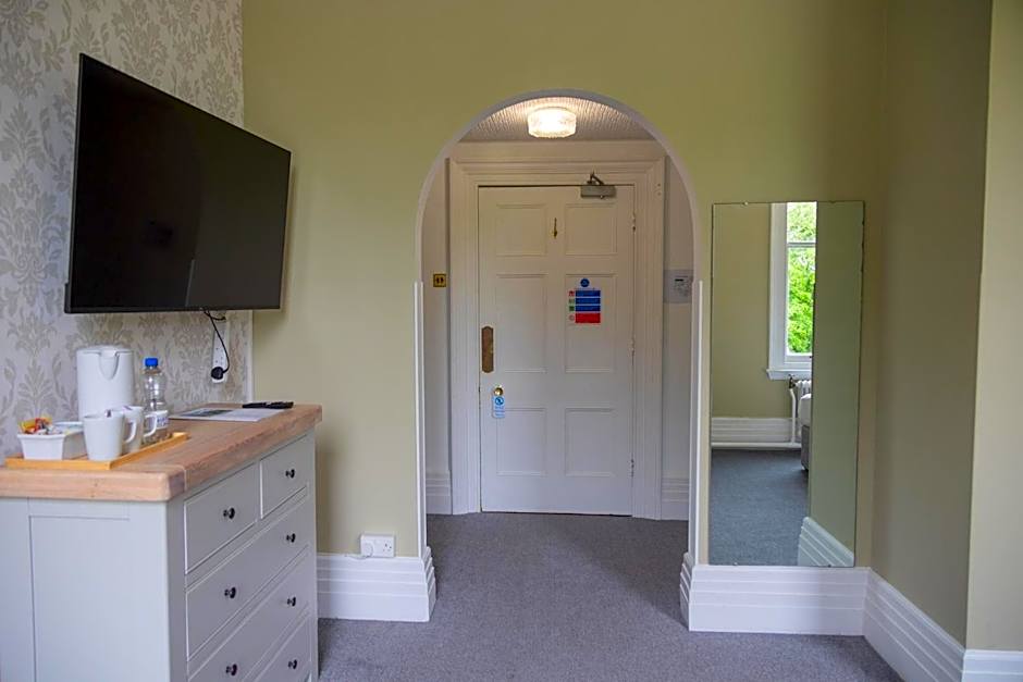 Woodland Manor Hotel