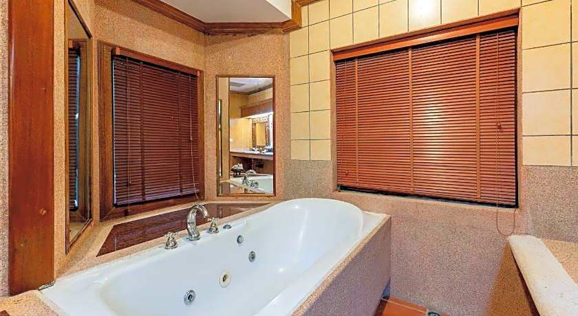 Royal Phawadee Village Patong Beach Hotel (SHA Plus)