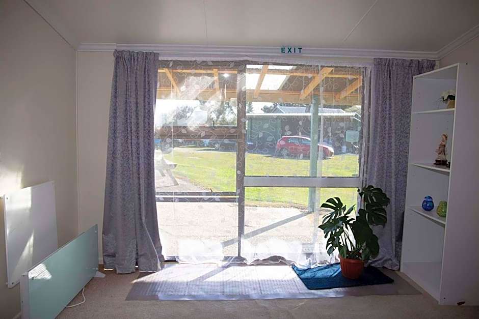 Surat Bay Lodge by the Sea/Backpackers Hostel