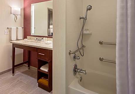 2 Queen Hearing Accessible Suite with Balcony