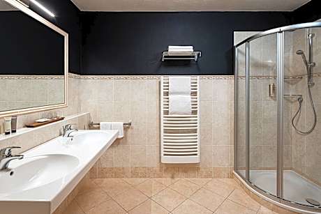 Family Suite with Kitchenette