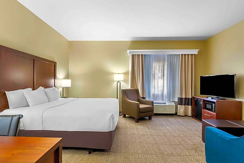 Comfort Inn & Suites Near University of Wyoming
