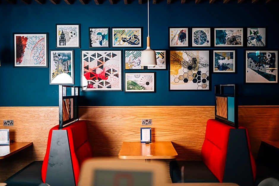 Holiday Inn Express Belfast City Queens Quarter By IHG