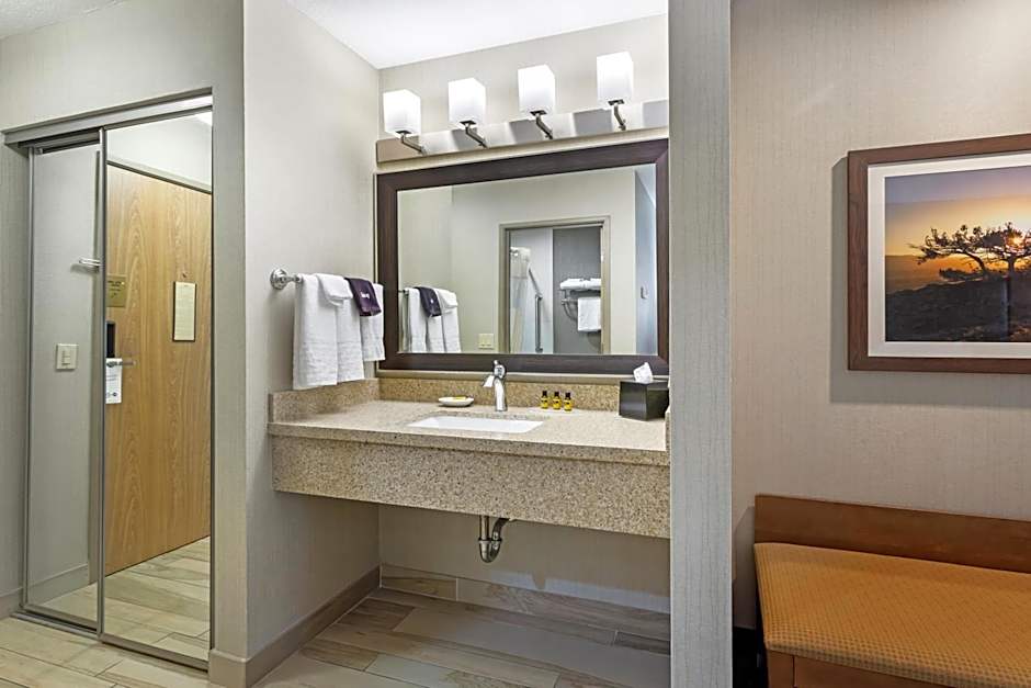 Best Western Plus Cottontree Inn