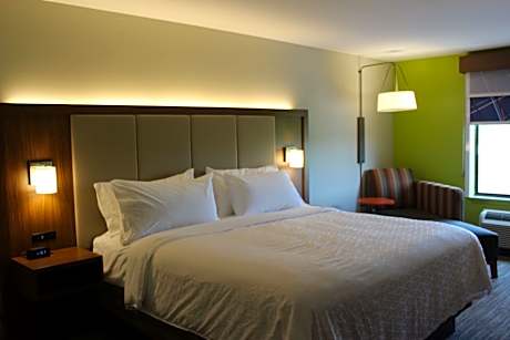 1 King Bed Stndrd Mobil Access Roll Shwr