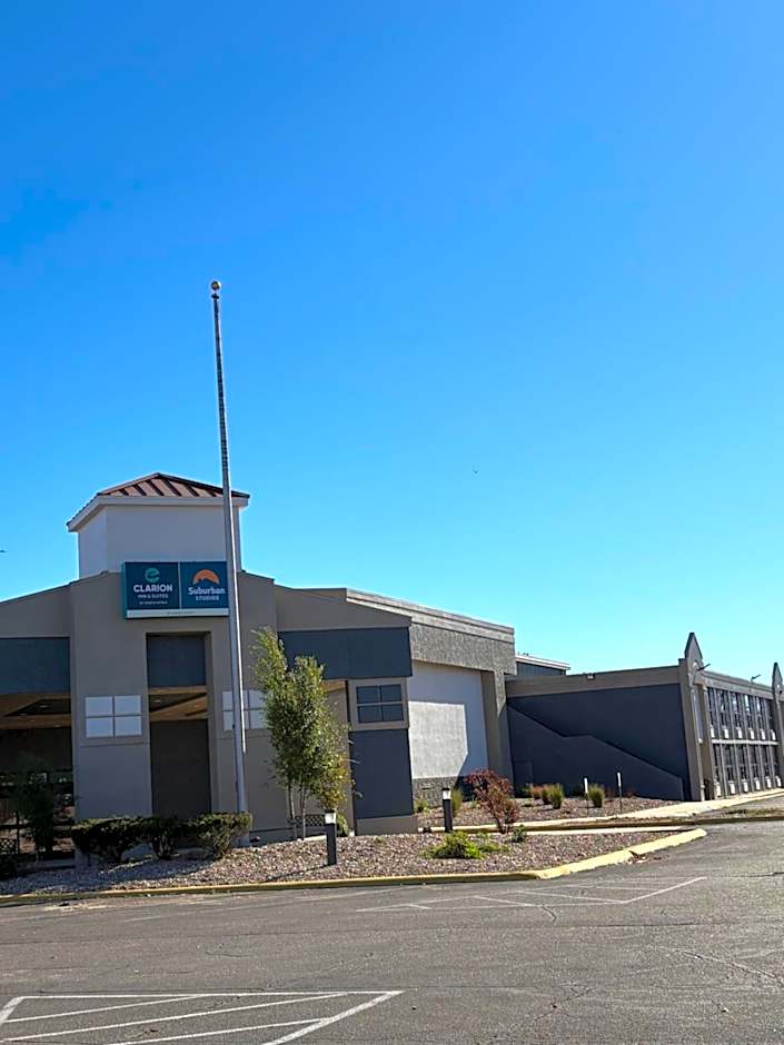 Clarion Inn and Suites Convention Center Kearney