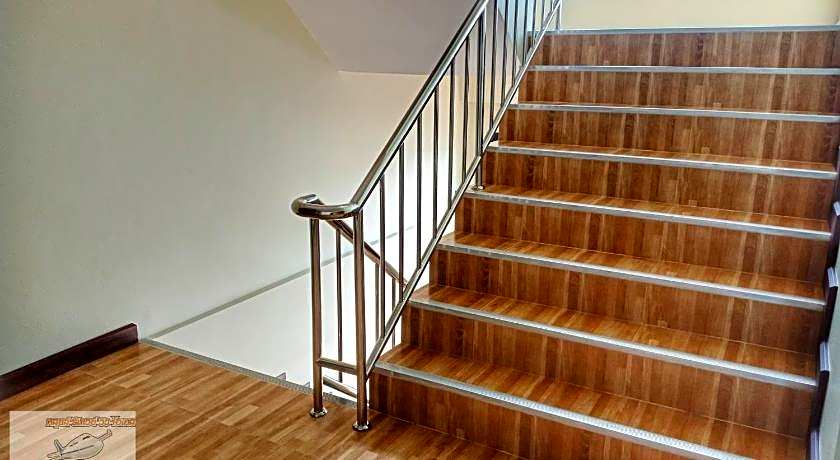 Louis' Runway View Hotel