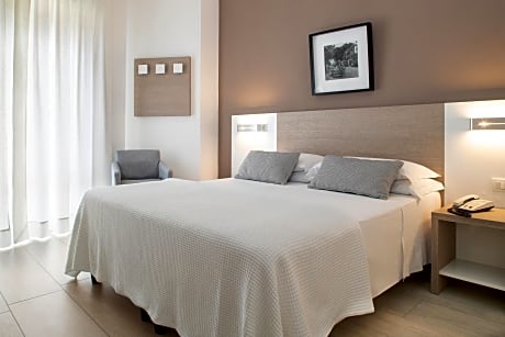 Double or Twin Room with Partial Sea View