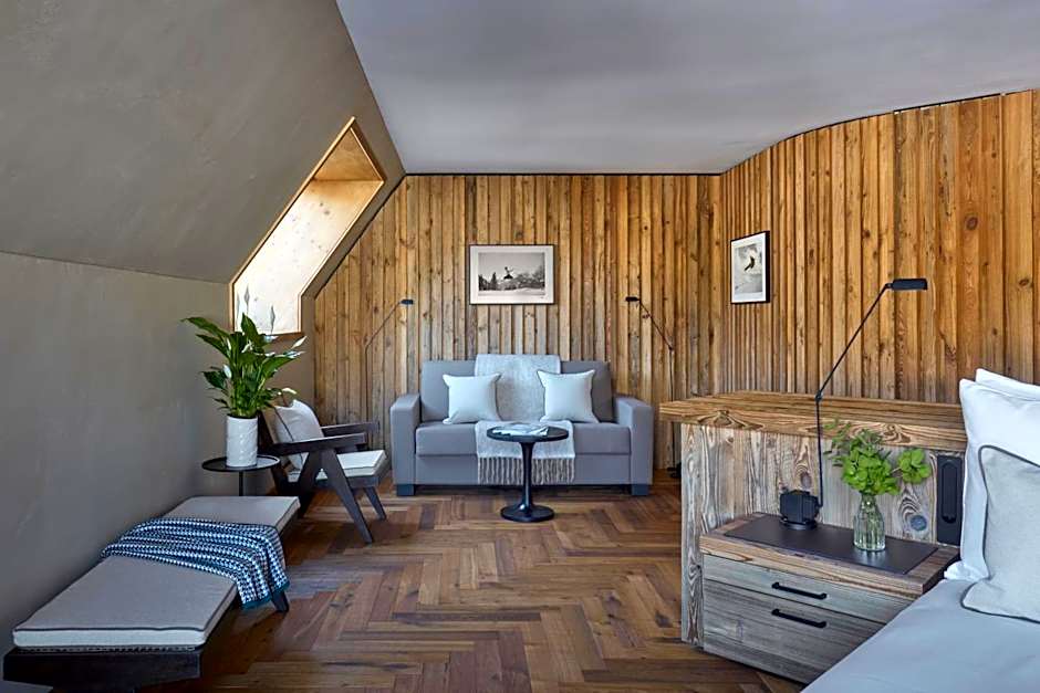 Miiro The Mansard