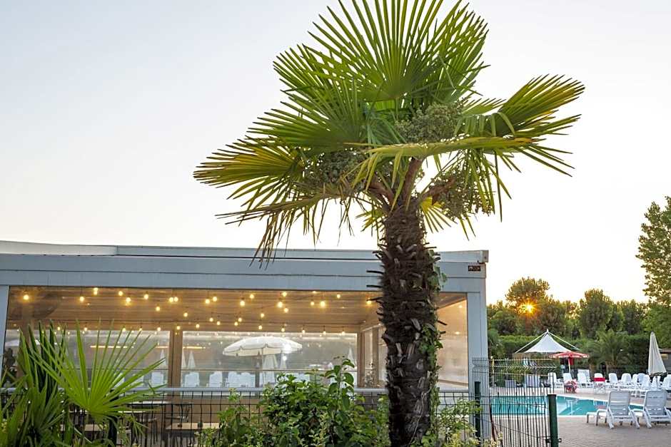 hu Venezia Camping in Town