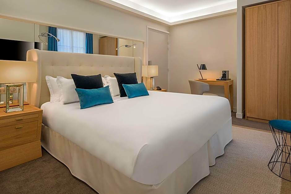 Hotel Camille Paris, Tapestry Collection by Hilton