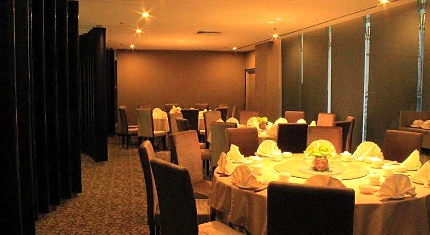 Grand Alora Hotel
