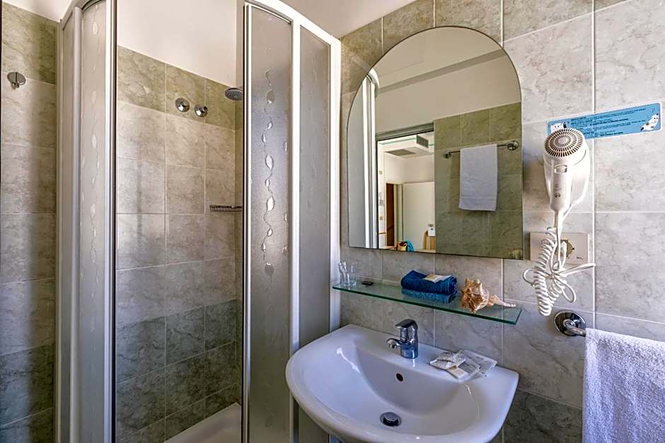 Hotel Caprice B&B - in centro a Riccione