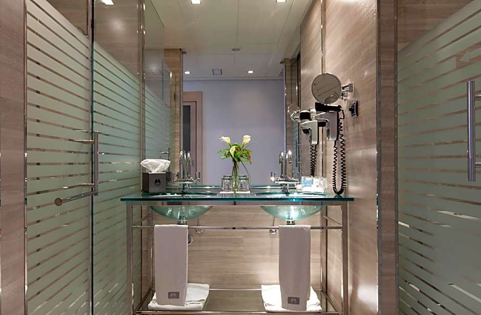 Hotel Maydrit Airport