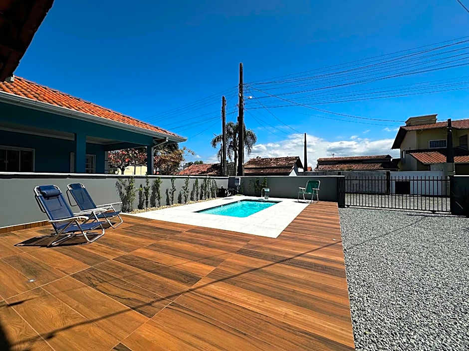 BS01- Casa com Piscina Aquecida e Churrasqueira