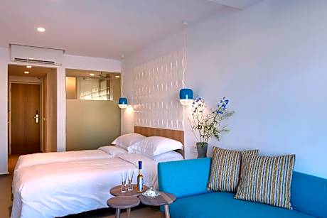 Onar Junior Suite with Side Sea View