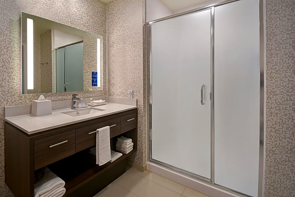 Hampton Inn & Suites Las Vegas Convention Center - No Resort Fee