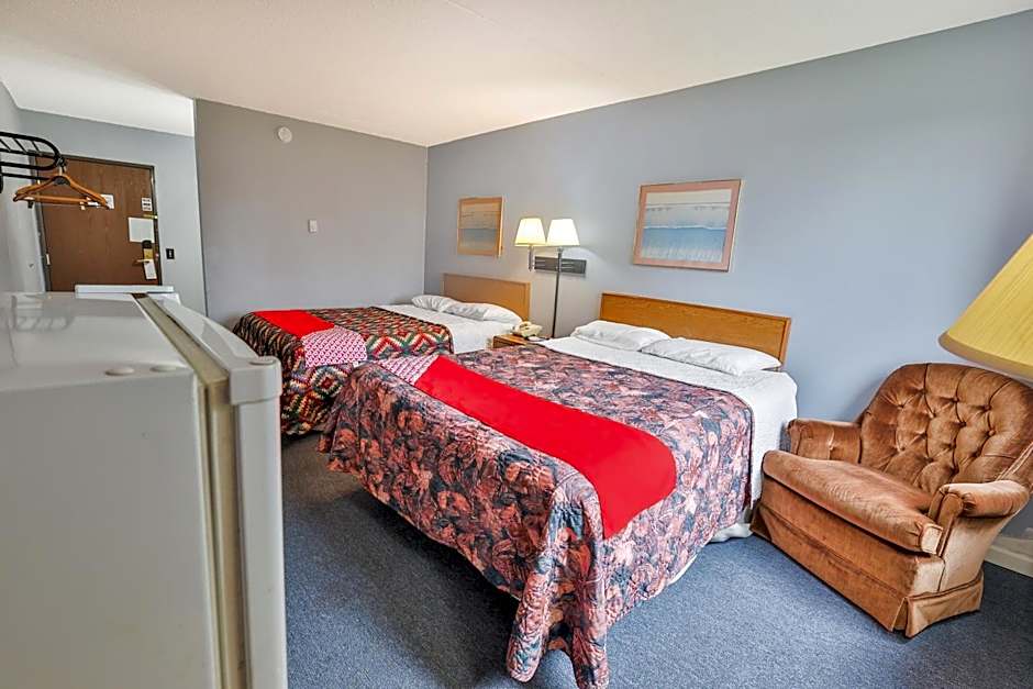 OYO Hotel Pipestone MN, Canterbury Park