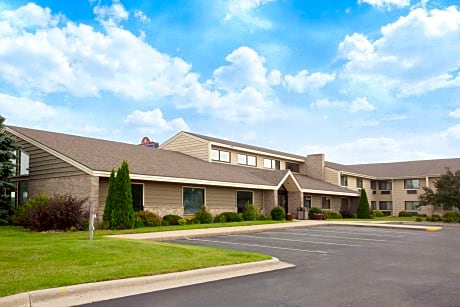 AmericInn by Wyndham Albert Lea