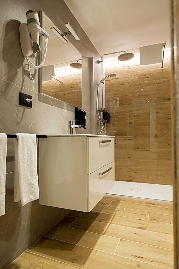 YUGOGO PELLICO 8 Trento Centro