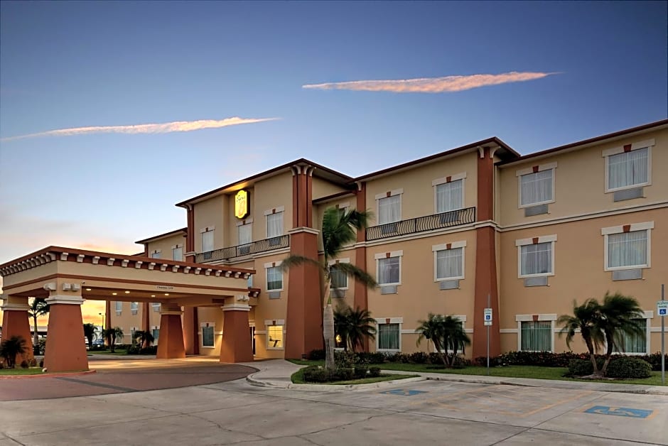 Super 8 by Wyndham Hidalgo/McAllen Area