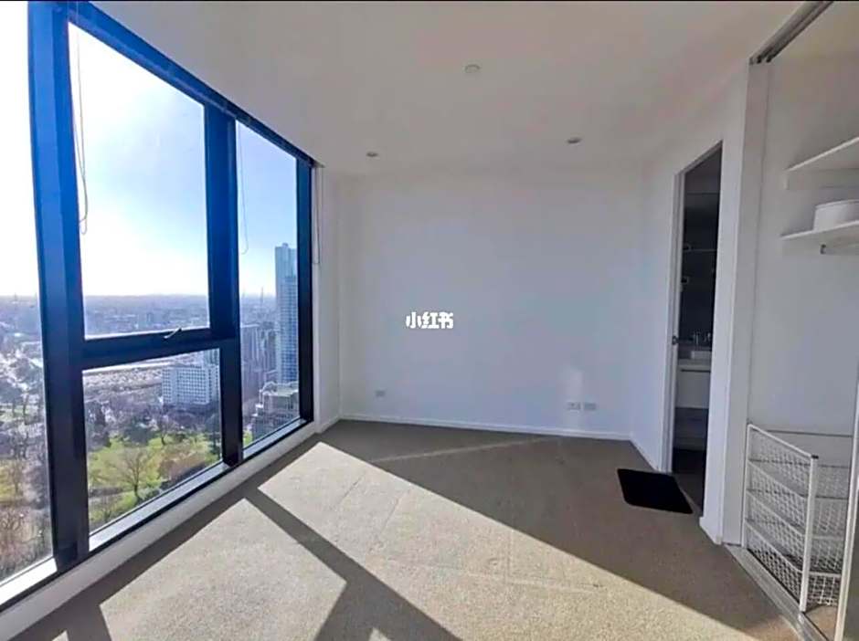 Quiet CBD 3b2b apartment + free parking