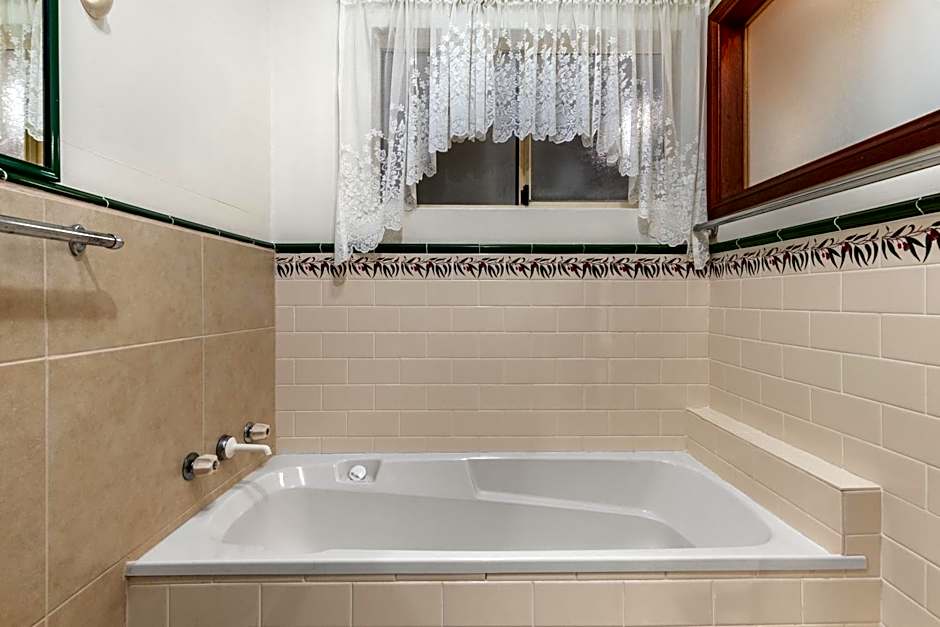 Bon Villas B&B Bonville - Adults Only, Pet Friendly Accommodation