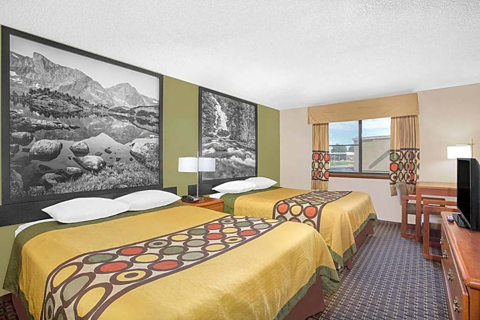 Super 8 by Wyndham Riverton