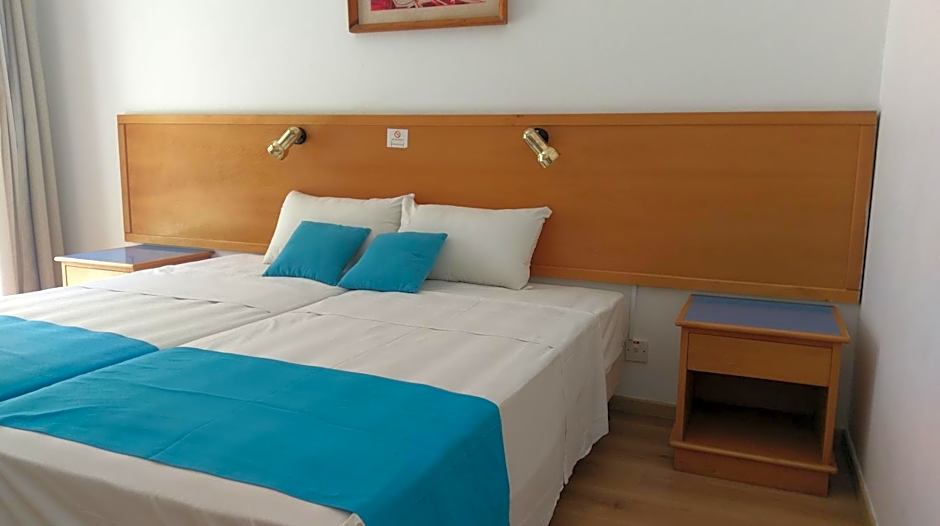 Daphne Hotel Apartments