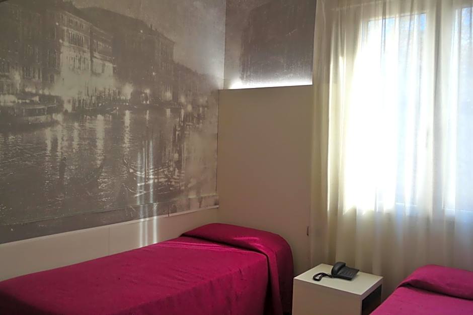 City of Art Venice LLoyd