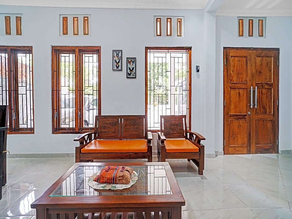 RedDoorz at Omah Candi Sari near Airport YIA