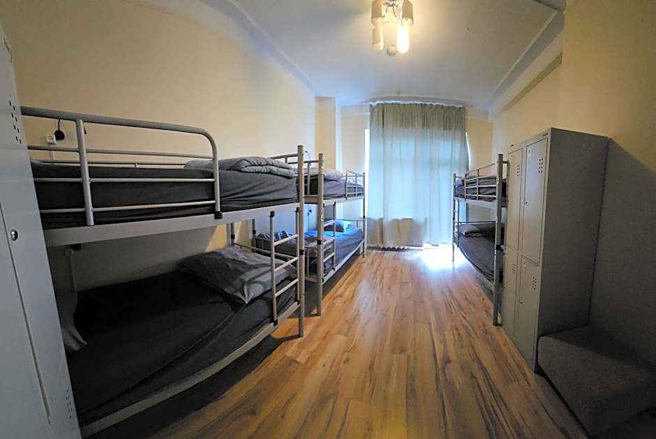Foto 1 von 3 von Bed in 6-Bed Dormitory Room