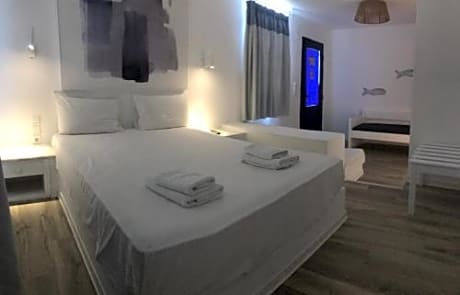 Traditional Triple Sea View Room