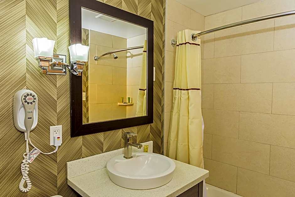 Aarya Hotel By Niagara Fashion Outlets