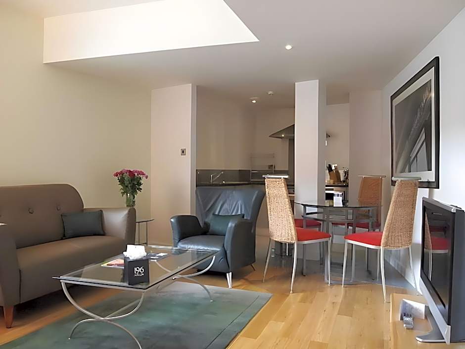 196 Bishopsgate Apartments by DMONTRIO