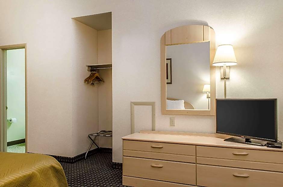 Rodeway Inn State College - near University