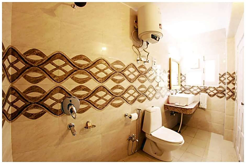 Goroomgo Kalra Regency Shimla Near Mall Road