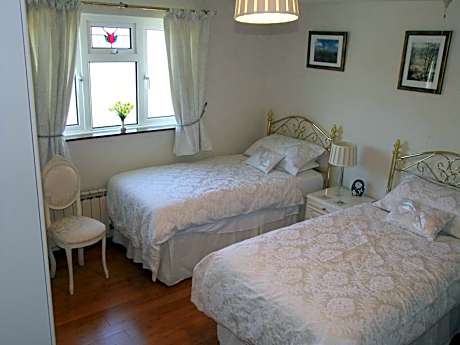 Twin Room with Private Bathroom