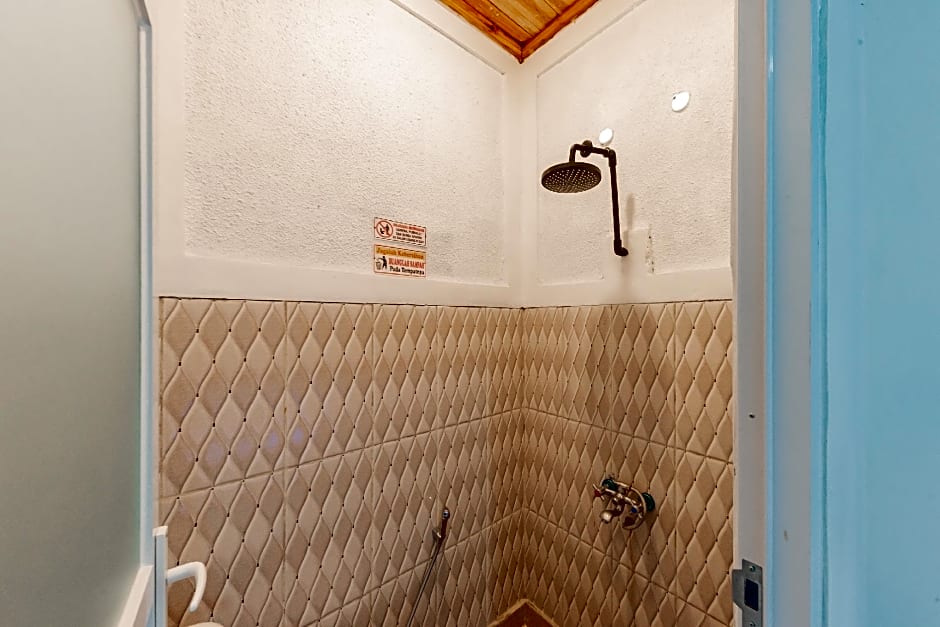 RedDoorz @ Niagara Waterpark