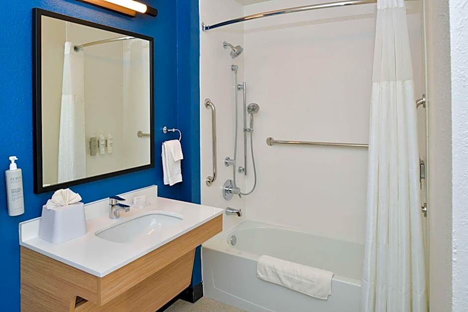 Spark by Hilton Dallas Market Center